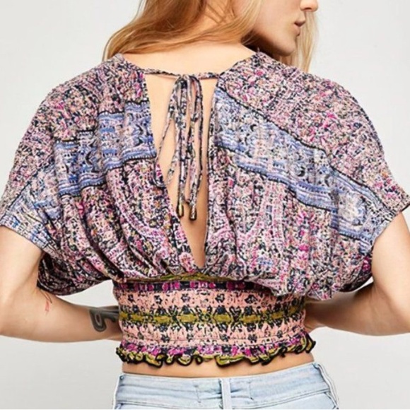 FREE PEOPLE PINK PURPLE BOHO SHORT SLEEVE DEEP V-NECK SMOCKED CROP SHIRT SMALL - Picture 3 of 9